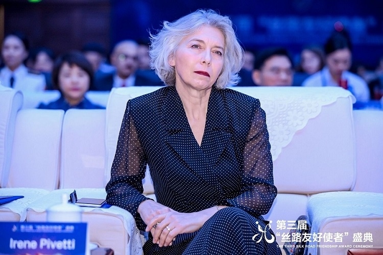 伊雷妮·皮韋蒂參加第三屆“絲路友好使者”盛典頒獎(jiǎng)活動(dòng)。主辦方供圖