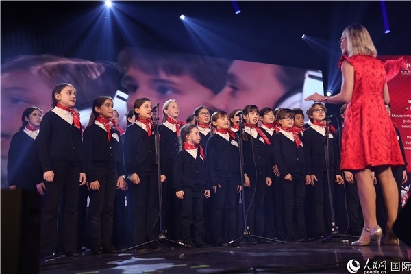 法國寶麗聲童聲合唱團演唱《假如我去中國》。人民網(wǎng)記者 尚凱元攝