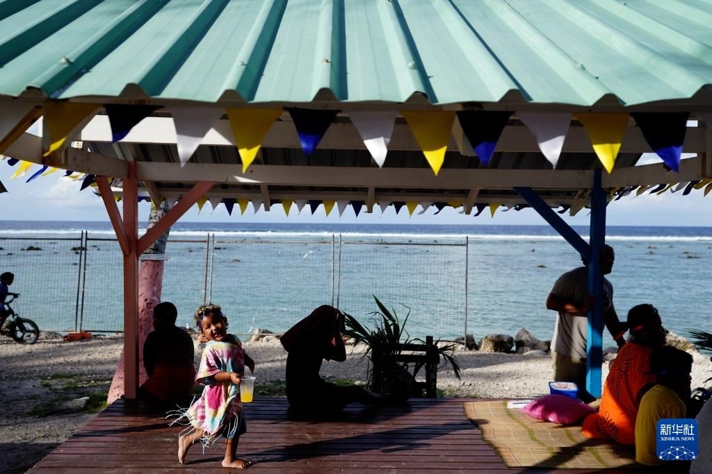 1月20日，當(dāng)?shù)厝嗽阼斠惶幒┬蓍e娛樂(lè)。新華社記者 王申 攝