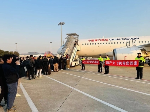 2024春運(yùn)第一天，東航4架C919大飛機(jī)全部投入商業(yè)運(yùn)營(yíng)。東航供圖