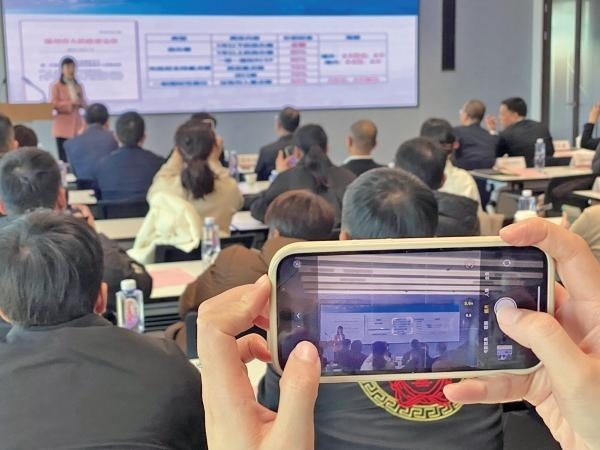 1月2日，“百團(tuán)千企出海拓市場增訂單”行動啟動。蔣文廣 攝