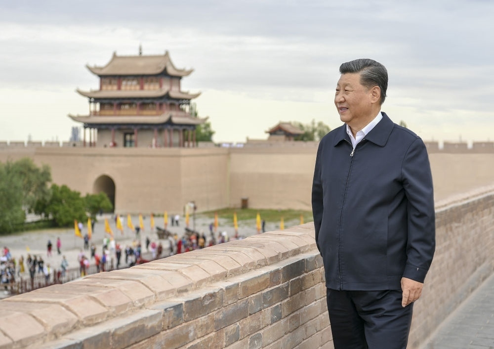 2019年8月20日上午，習(xí)近平來到嘉峪關(guān)關(guān)城，登上城樓察看關(guān)城整體面貌，聽取河西走廊長城、關(guān)隘歷史文化情況介紹。新華社記者 謝環(huán)馳 攝