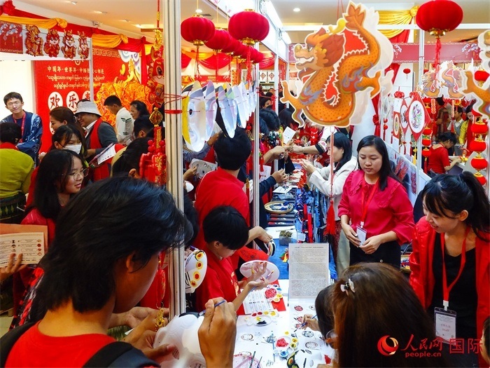 活動現(xiàn)場氣氛熱烈。人民網(wǎng)記者 謝佳君攝