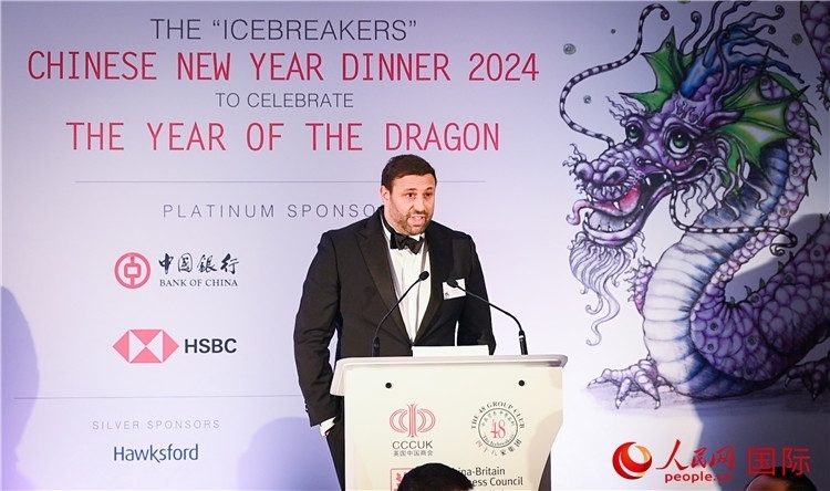 英國 48 家集團(tuán)俱樂部候任主席杰克·佩里致辭。人民網(wǎng) 郭錦標(biāo)攝