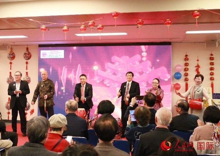 打擊樂合奏《春節(jié)序曲》。人民網(wǎng) 許可攝