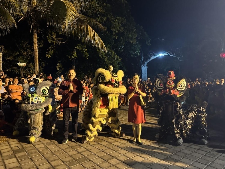 舞獅表演。巴陵康孔子學(xué)院供圖