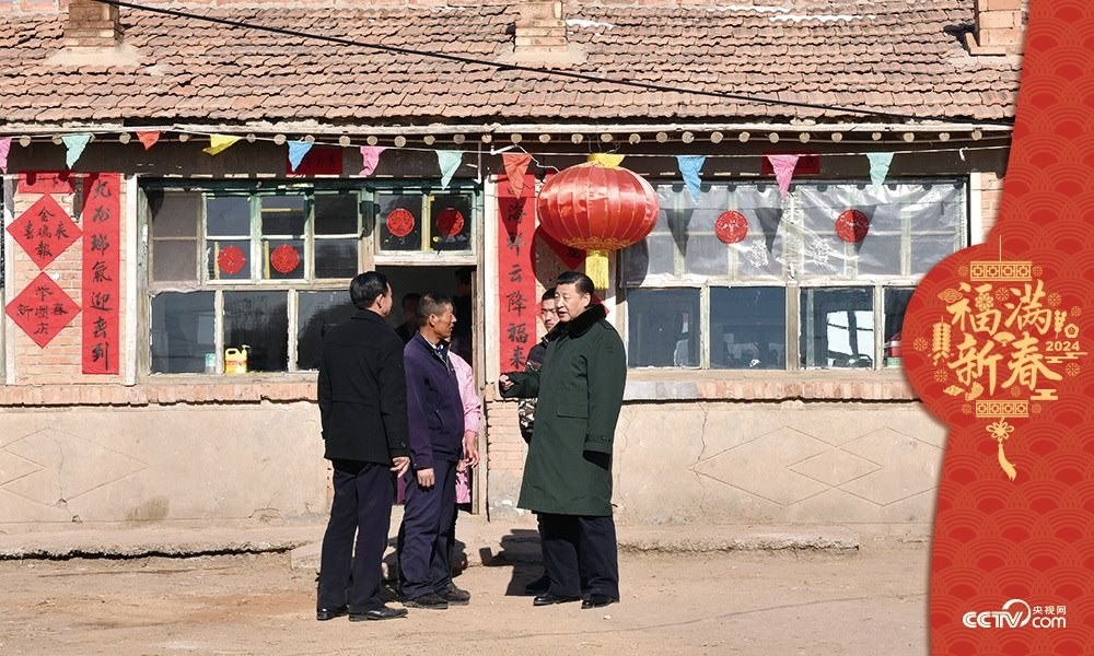 2017年1月24日，習(xí)近平總書記在河北省張家口市張北縣小二臺(tái)鎮(zhèn)德勝村村民徐學(xué)海家中看望。