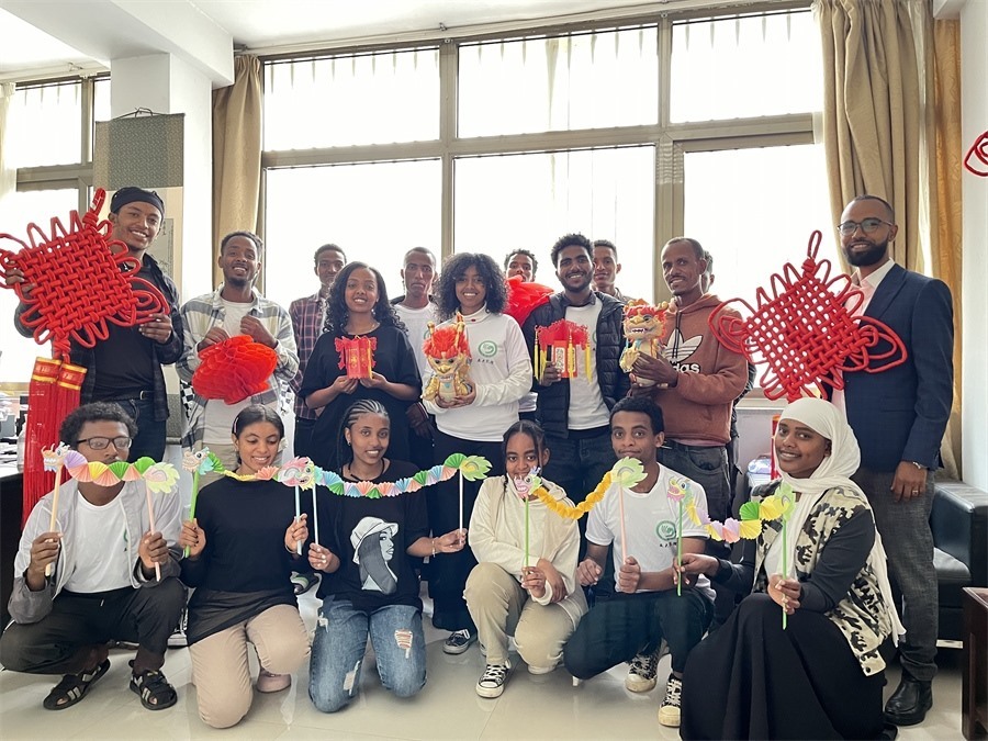 參加活動的學(xué)生合影。亞的斯亞貝巴大學(xué)孔子學(xué)院供圖