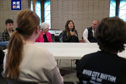 △馬斯卡廷中學(xué)初中部校長(zhǎng)珍妮弗·弗里德利