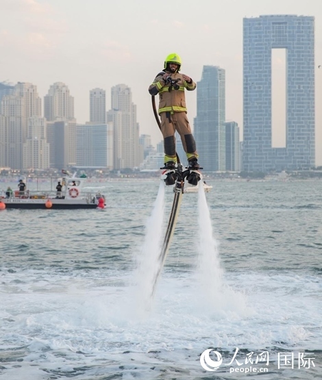 水上消防員。人民網(wǎng) 塔里克·易卜拉欣攝