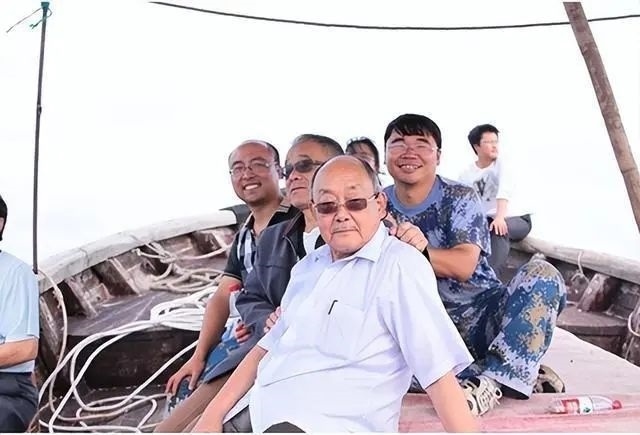 楊士莪院士參加海試。哈爾濱工程大學(xué)供圖