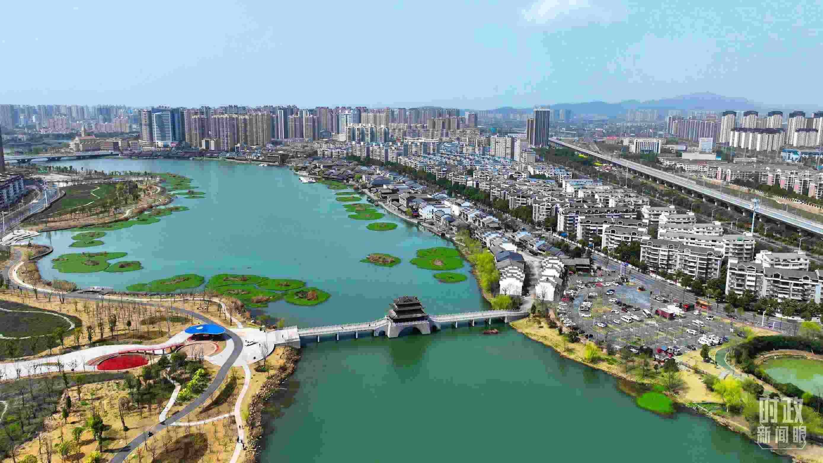 湖南常德。此次座談會(huì)前，習(xí)近平在長(zhǎng)沙、常德兩地實(shí)地考察。（總臺(tái)央視記者范凱拍攝）