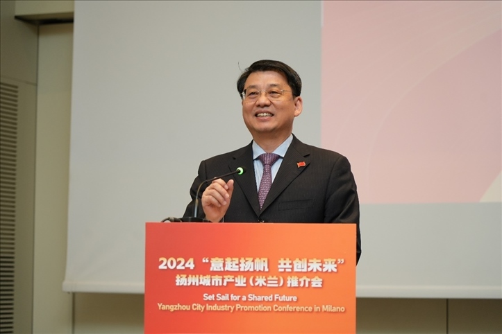 中國(guó)駐米蘭總領(lǐng)事劉侃寄語中意合作揚(yáng)帆遠(yuǎn)行。 主辦方供圖