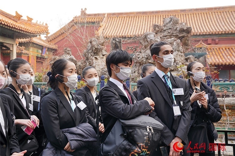 松山芭蕾舞團(tuán)青年代表團(tuán)在故宮參觀。人民網(wǎng)記者 張麗婭攝