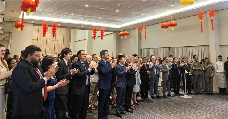 當(dāng)?shù)貢r(shí)間3月27日，中國(guó)駐累西腓新任總領(lǐng)事蘭和平舉行到任招待會(huì)。圖為招待會(huì)現(xiàn)場(chǎng)。中國(guó)駐累西腓總領(lǐng)事館供圖