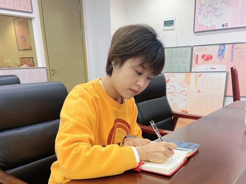 武麗潔在工作中。新華社發(fā)