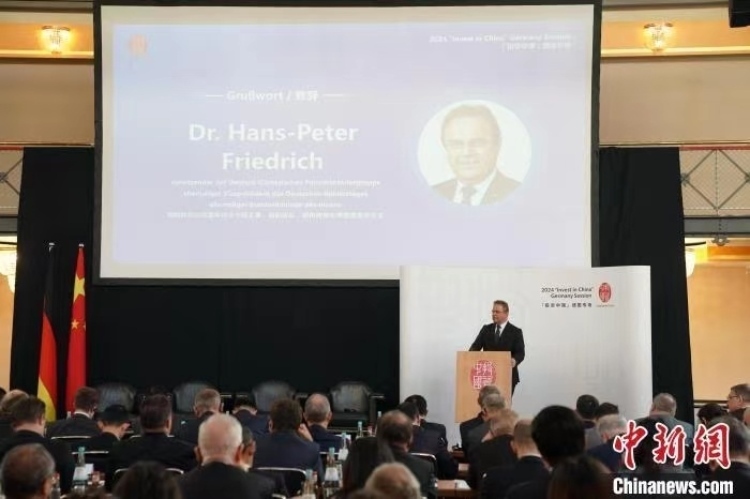 當(dāng)?shù)貢r(shí)間4月5日，由中國(guó)商務(wù)部主辦的“投資中國(guó)”德國(guó)專場(chǎng)推介活動(dòng)在斯圖加特市舉行。中新社記者 馬秀秀 攝