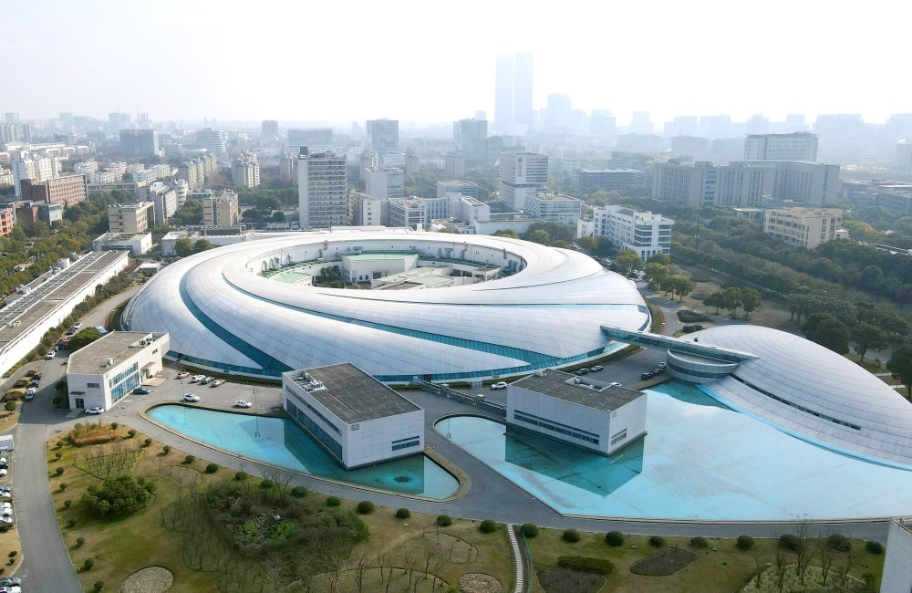 空中俯瞰位于上海張江科學城的上海光源（2024年2月27日攝，無人機照片）。