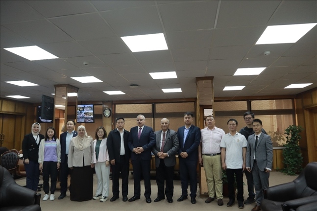 活動現(xiàn)場合影。蘇伊士運(yùn)河大學(xué)孔子學(xué)院供圖