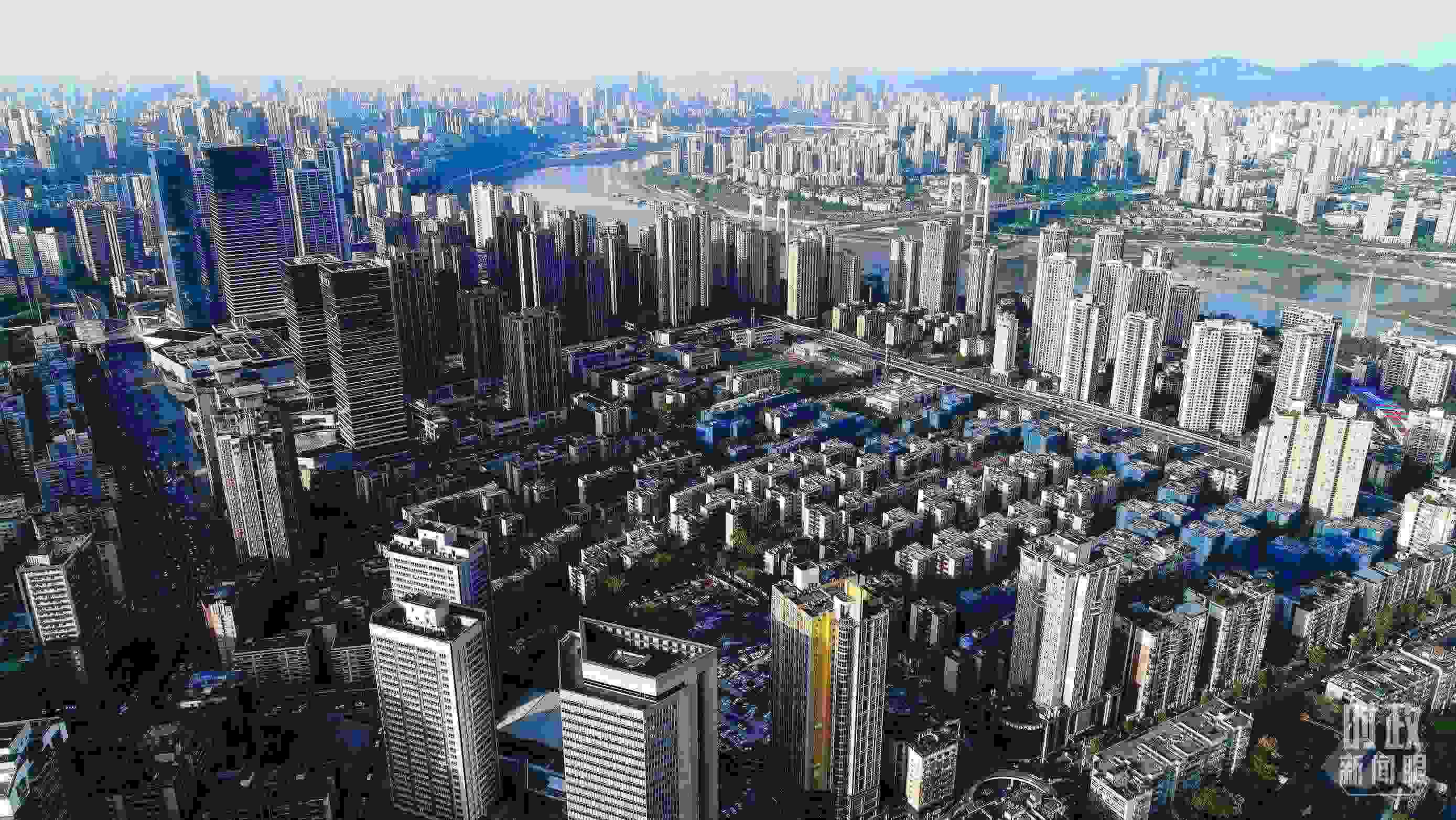 △俯瞰謝家灣街道民主村社區(qū)。（總臺記者謝鵬拍攝）