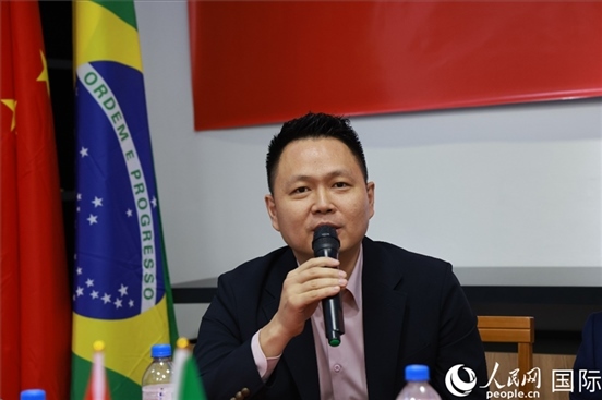 中國駐里約熱內(nèi)盧總領館副總領事王尉育在座談會上致辭。人民網(wǎng)記者 陳海琪攝
