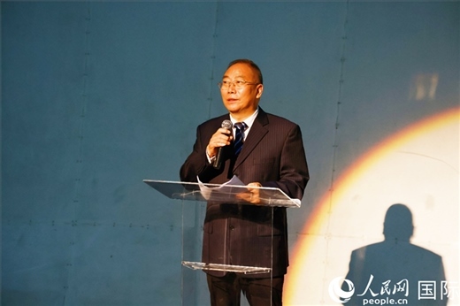 四川省文化和旅游廳副廳長王成平在活動現場進行旅游推介。人民網記者 陳海琪攝