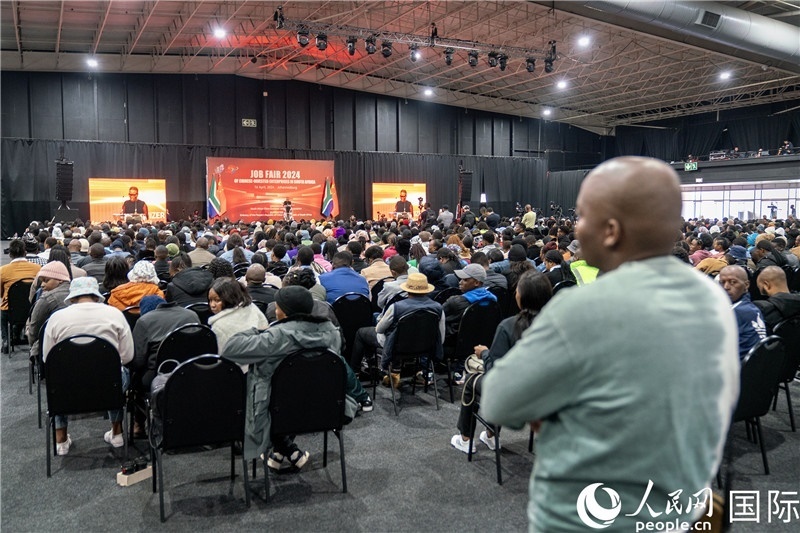 2024年中資企業(yè)招聘大會現(xiàn)場。 人民網(wǎng) 希拉茲攝