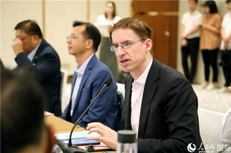 德國駐廣州總領事魯彥在產業(yè)對接會上發(fā)言。人民網記者趙益普攝