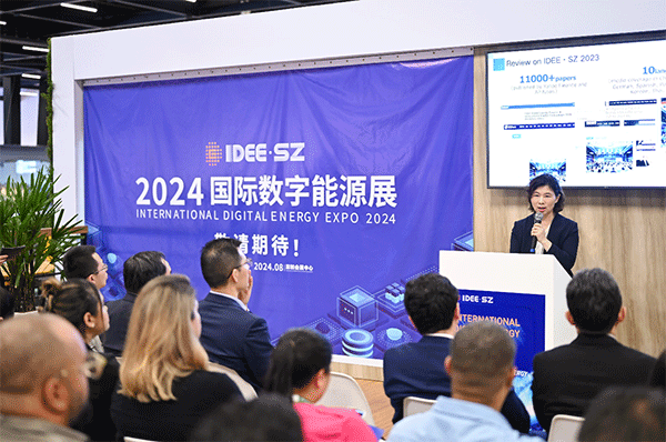 當(dāng)?shù)貢r間4月26日，深圳市發(fā)展和改革委員會主任郭子平在巴西圣保羅國際工程機(jī)械及礦山機(jī)械展上，對將于今年下半年在深圳市舉辦的2024國際數(shù)字能源展進(jìn)行了專題推介。 2024國際數(shù)字能源展組委會供圖