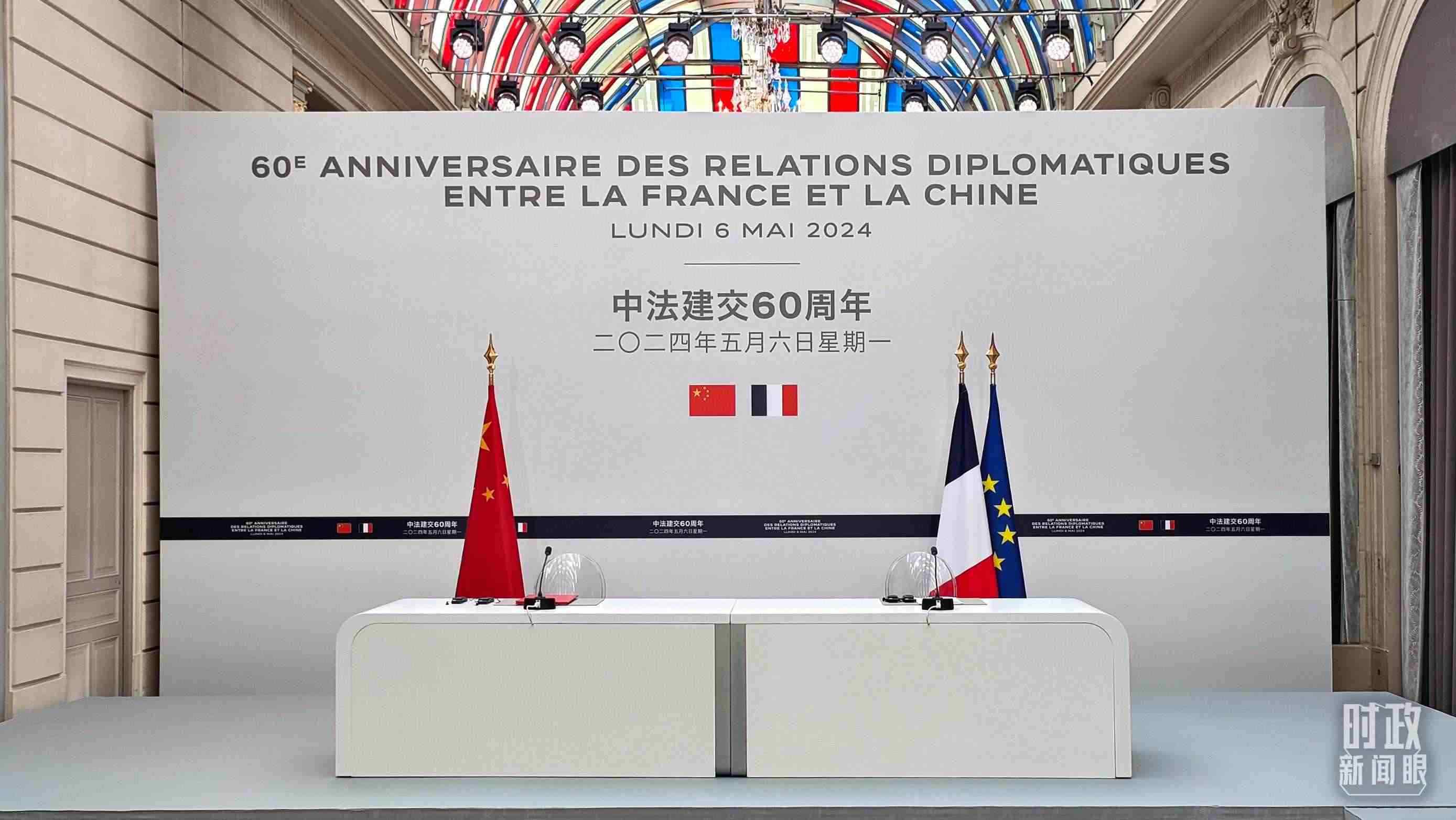 △習(xí)主席在巴黎愛麗舍宮同馬克龍總統(tǒng)會談后共同會見記者，這是會見開始前的現(xiàn)場。（總臺央廣記者劉會民拍攝）