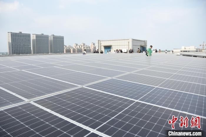 圖為中原人工智能計(jì)算中心的光伏項(xiàng)目。王宇攝