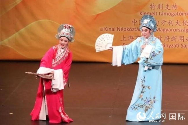 “玉蘭花開·魅力上?！弊哌M布達佩斯。葉辰亮攝