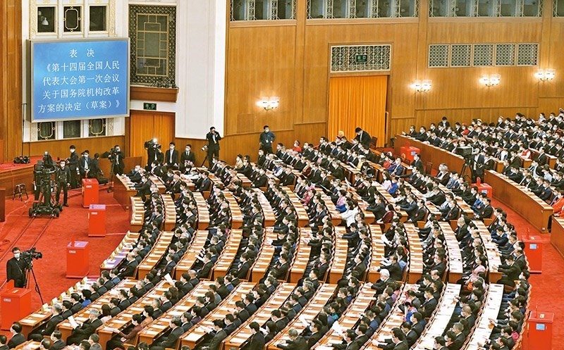 2023年3月10日，十四屆全國人大一次會議在北京人民大會堂舉行第三次全體會議，表決通過了關(guān)于國務(wù)院機(jī)構(gòu)改革方案的決定。圖為會議現(xiàn)場。 新華社記者 岳月偉/攝
