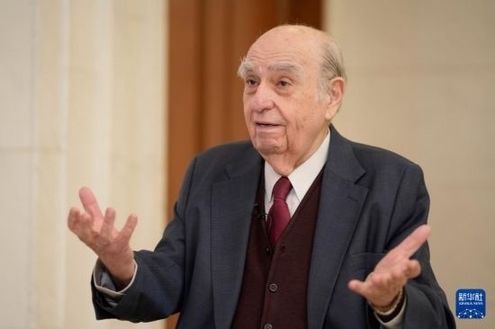  5月17日，烏拉圭前總統(tǒng)胡利奧·瑪麗亞·桑吉內(nèi)蒂在蒙得維的亞接受新華社記者專訪。新華社發(fā)（尼古拉斯·塞拉亞攝）