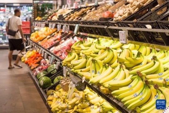 5月24日，顧客在德國柏林一家超市購物。新華社記者 任鵬飛 攝