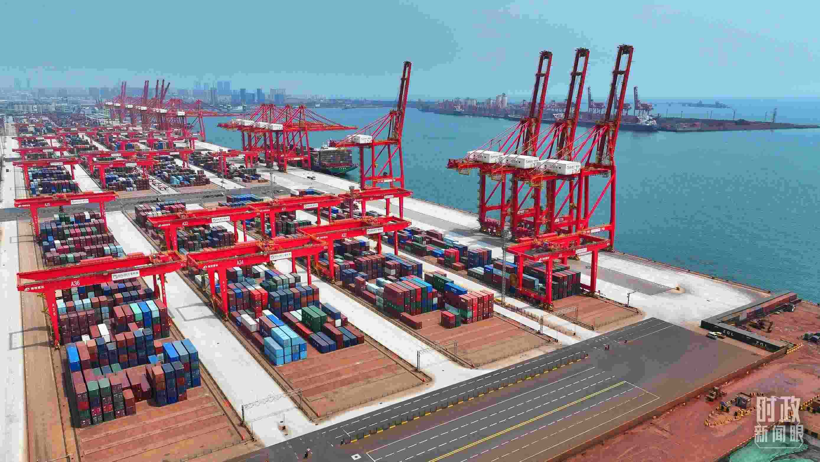 山東日照港。（總臺(tái)央視記者范凱拍攝）