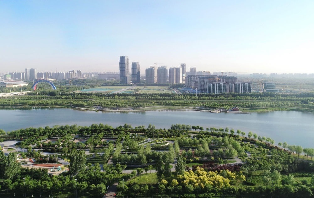 石家莊市滹沱河景色（2022年5月16日攝，無(wú)人機(jī)照片）。新華社記者 楊世堯 攝