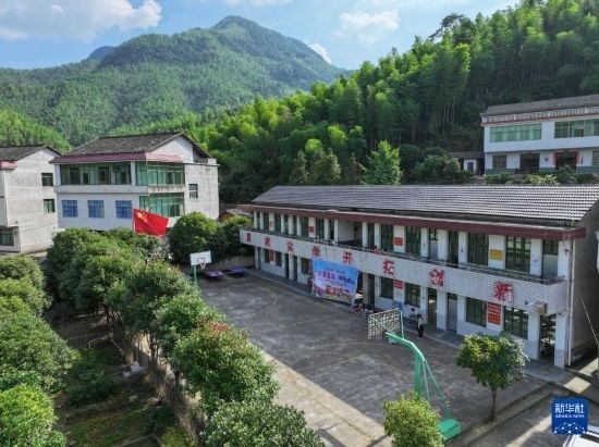 這是5月28日拍攝的湖南省衡陽市衡陽縣岣嶁鄉(xiāng)妙溪小學(xué)（無人機(jī)照片）。