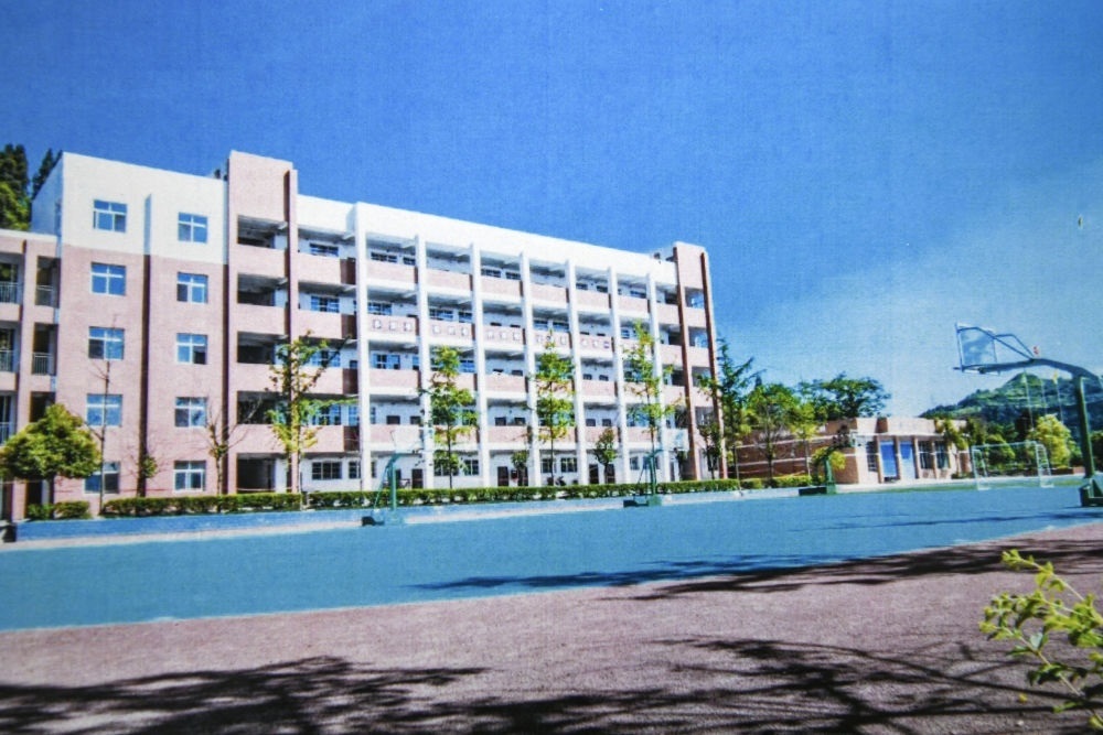 建成之初的之江小學(xué)教學(xué)樓（資料照片翻拍）。