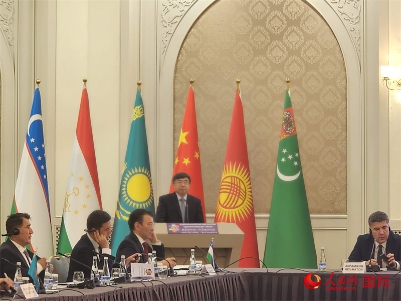 中國(guó)社會(huì)科學(xué)院俄羅斯東歐中亞研究所所長(zhǎng)孫壯志致辭。人民網(wǎng)記者 李強(qiáng)攝