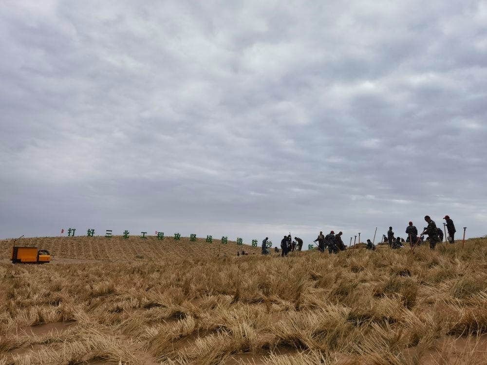 △2023年9月23日，河西走廊—塔克拉瑪干沙漠邊緣阻擊戰(zhàn)在甘肅武威市民勤縣正式啟動(dòng)。