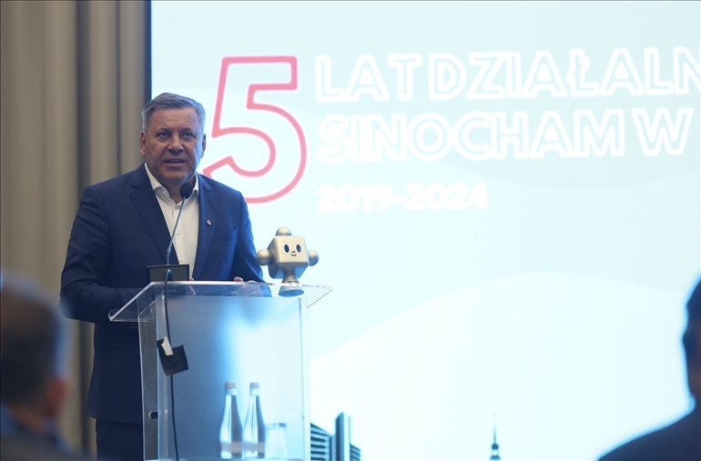 波蘭前副總理比霍琴斯基致辭。