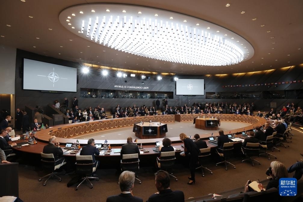 這是6月14日在比利時(shí)布魯塞爾北約總部拍攝的北約防長(zhǎng)會(huì)現(xiàn)場(chǎng)。新華社記者 趙丁喆 攝