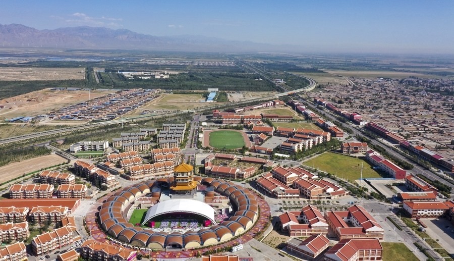 這是2022年9月7日拍攝的寧夏銀川市閩寧鎮(zhèn)（無人機照片）。新華社記者 馮開華 攝