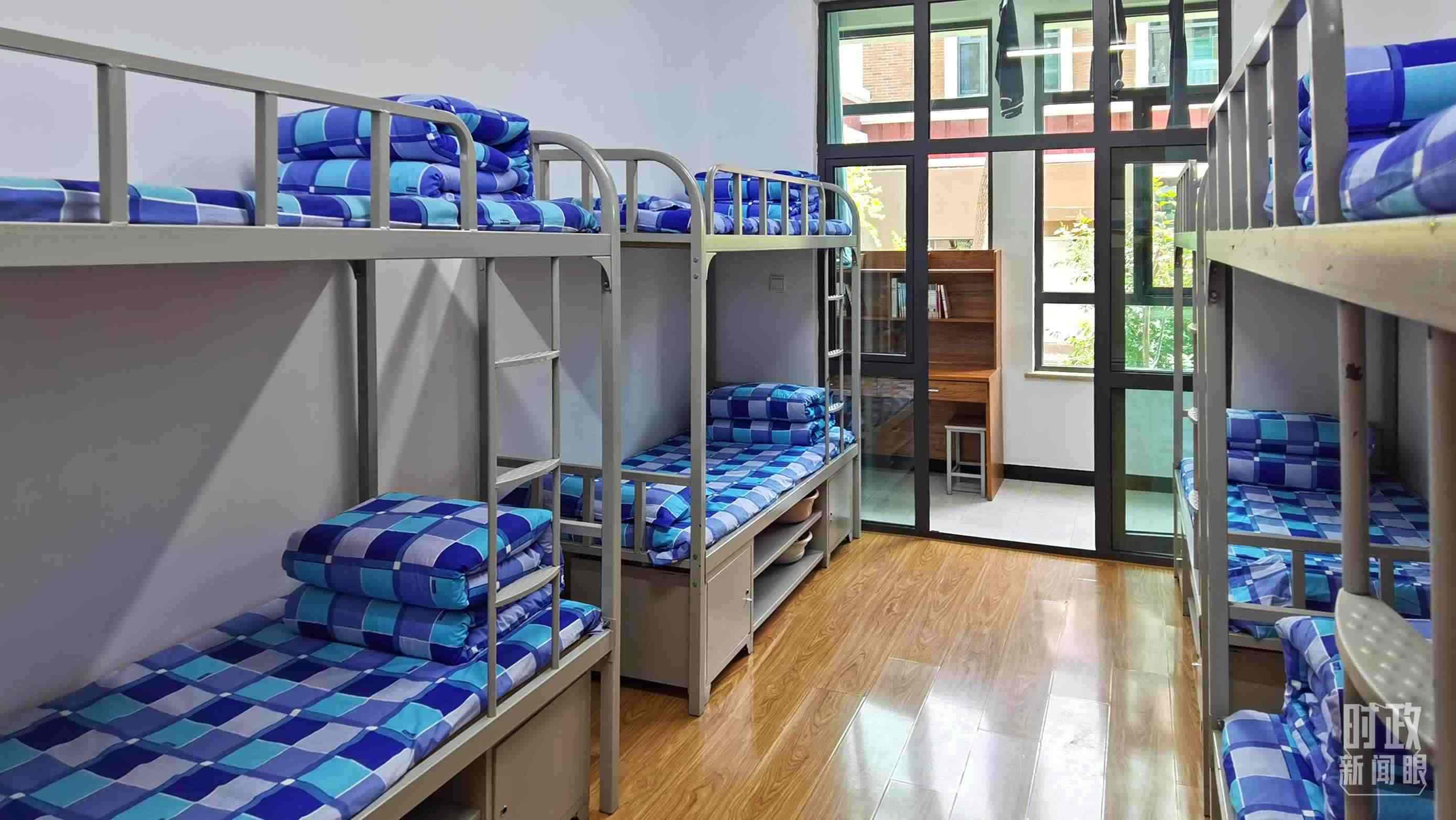 △果洛西寧民族中學(xué)宿舍樓。（總臺(tái)央視記者郭鴻拍攝）