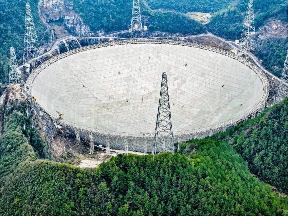 這是2024年2月26日拍攝的位于貴州的“中國天眼”（無人機全景圖片，維護保養(yǎng)期間拍攝）。新華社記者 歐東衢 攝