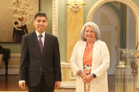 6月26日，中國駐加拿大大使王鏑向加拿大總督西蒙遞交國書。