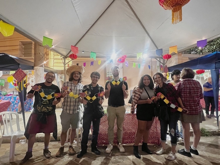 參與者體驗文化碰撞與融合的樂趣。 圣保羅州立大學(xué)孔子學(xué)院供圖