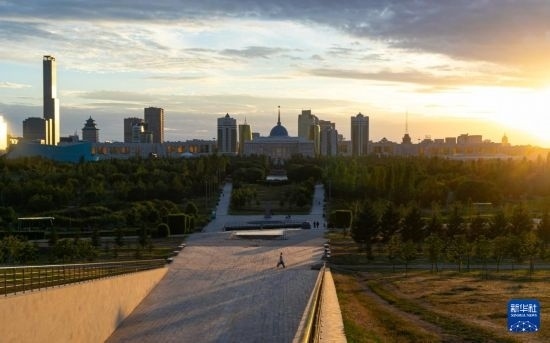 這是7月2日拍攝的哈薩克斯坦首都阿斯塔納的天際線。新華社記者 白雪騏 攝