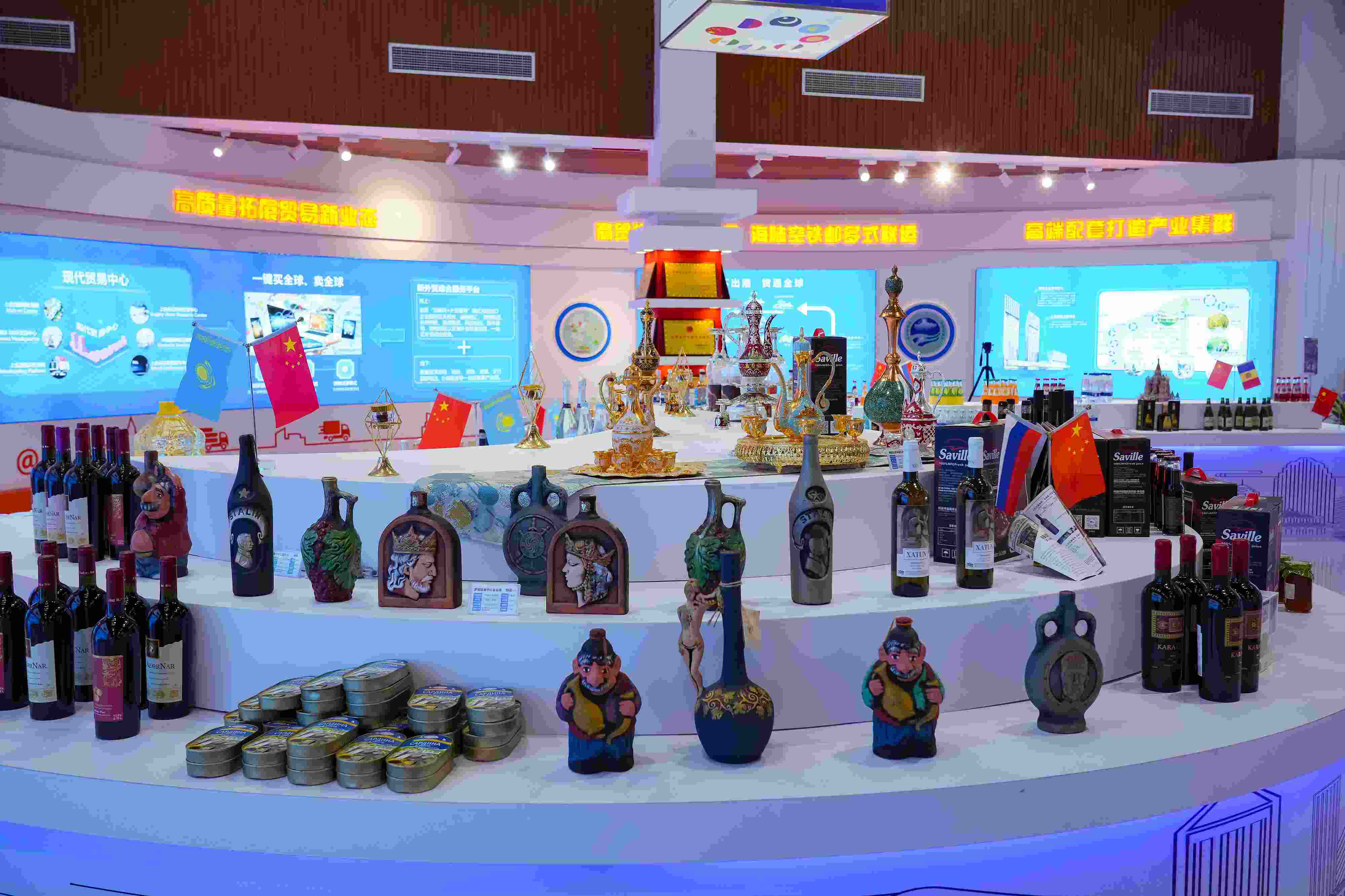 2022年10月19日，青島，上合示范區(qū)展出的上合組織國家特色商品。